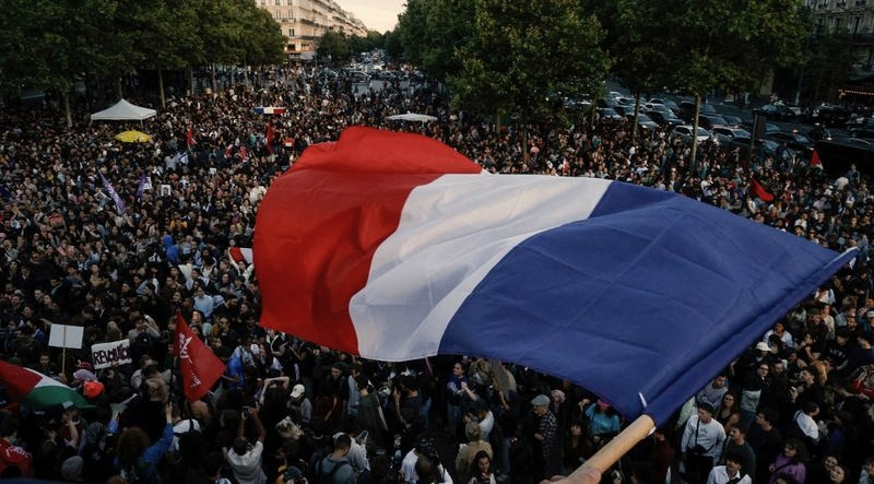 Dlaczego we Francji odbywają się przedterminowe wybory? Przyczyny kryzysu politycznego