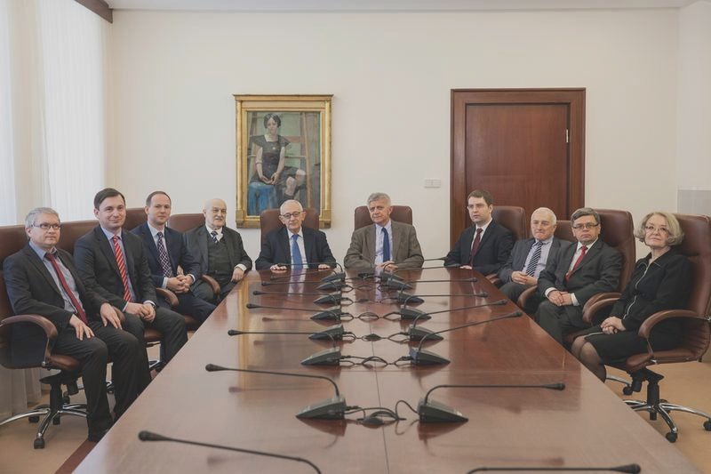 Ile wynosi pensja członka Rady Polityki Pieniężnej? Zarobki i dodatki