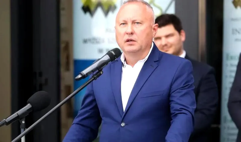 Ile zarabia prezydent Nowego Sącza? pensja i dodatki