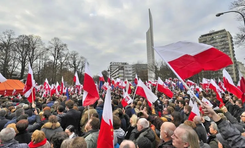 Jak wygląda demokracja w Polsce: wyzwania i osiągnięcia systemu demokratycznego
