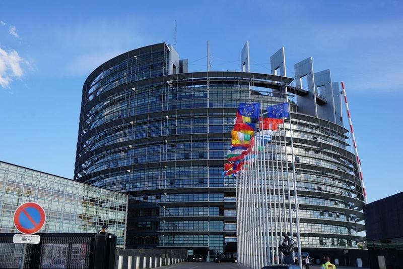 Kto kieruje Parlamentem Europejskim? Przewodnicząca i zakres jej kompetencji