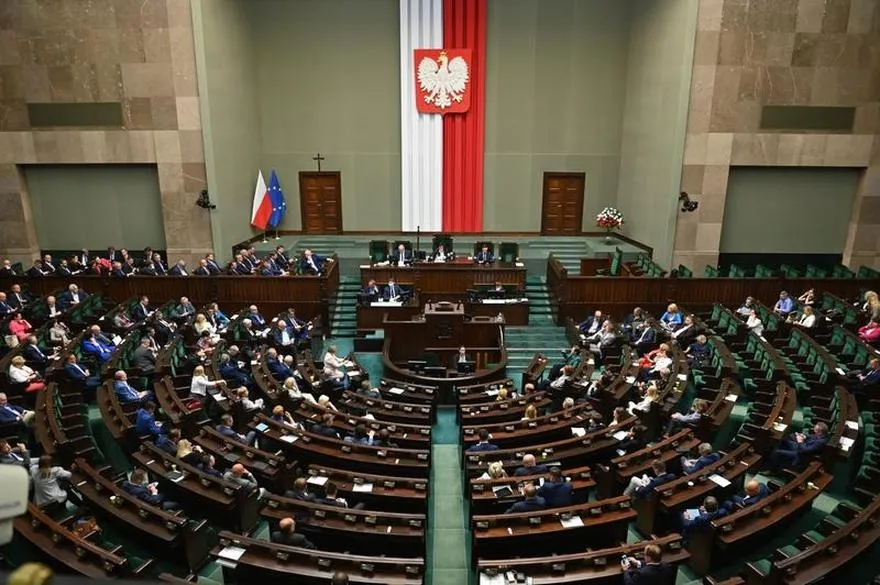 Polityka – ile trwa kadencja i kiedy się kończy?