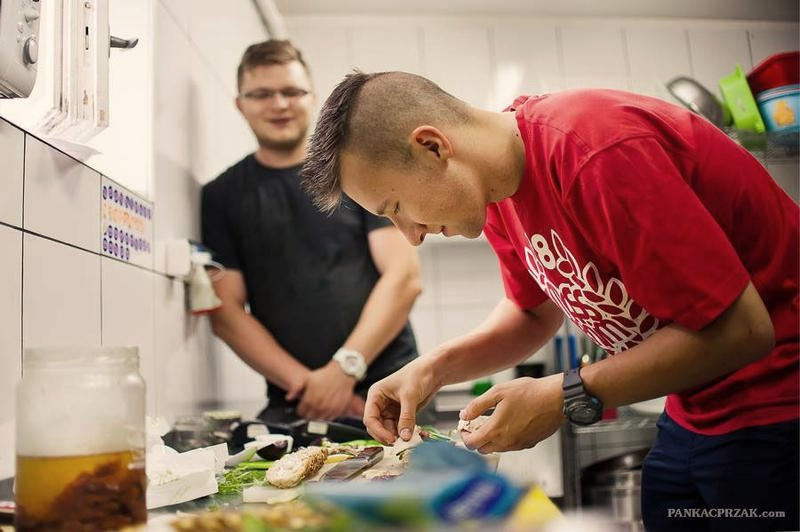 Wiesz Co Jesz przy placu Konstytucji – menu, godziny i dojazd