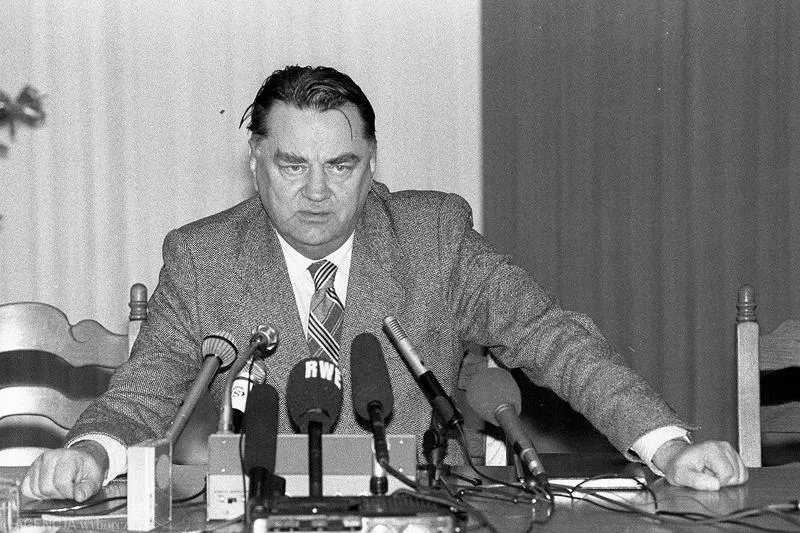 Reakcje społeczne na kryzys rządowy